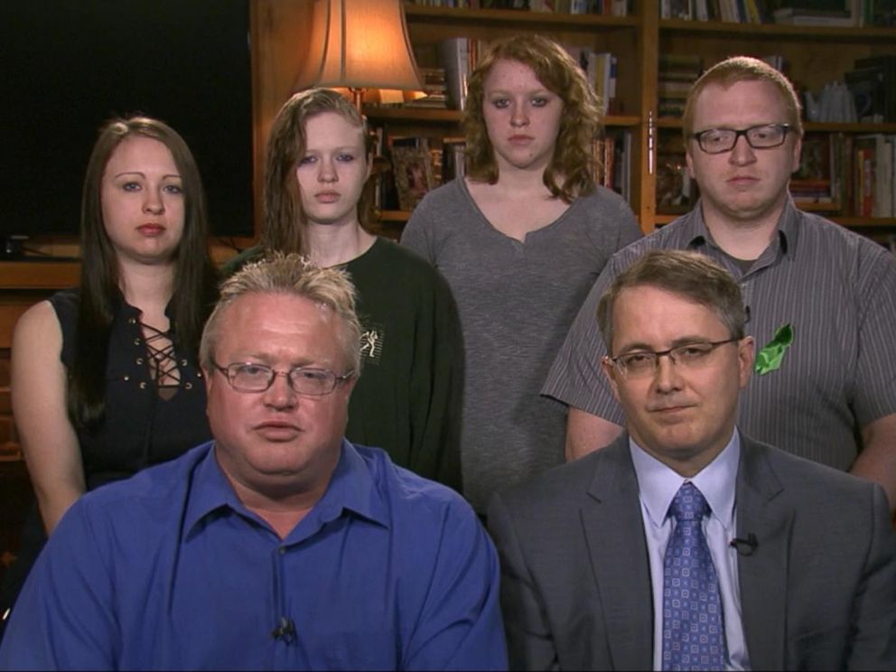 PHOTO: Family members of missing Tenn. student and former teacher speak out.