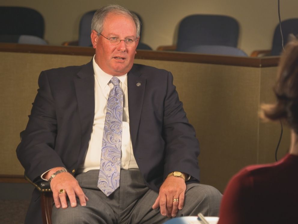 PHOTO: Judge Timothy Kincaid said the district attorney District Attorney Bell should allow the retesting of the DNA in Mark Carvers case.