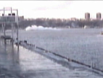 VIDEO: Plane lands in the Hudson River.