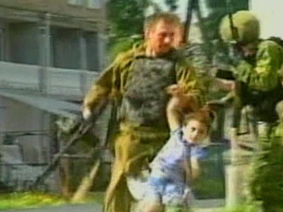 VIDEO: Chechens hold school children hostage 2004