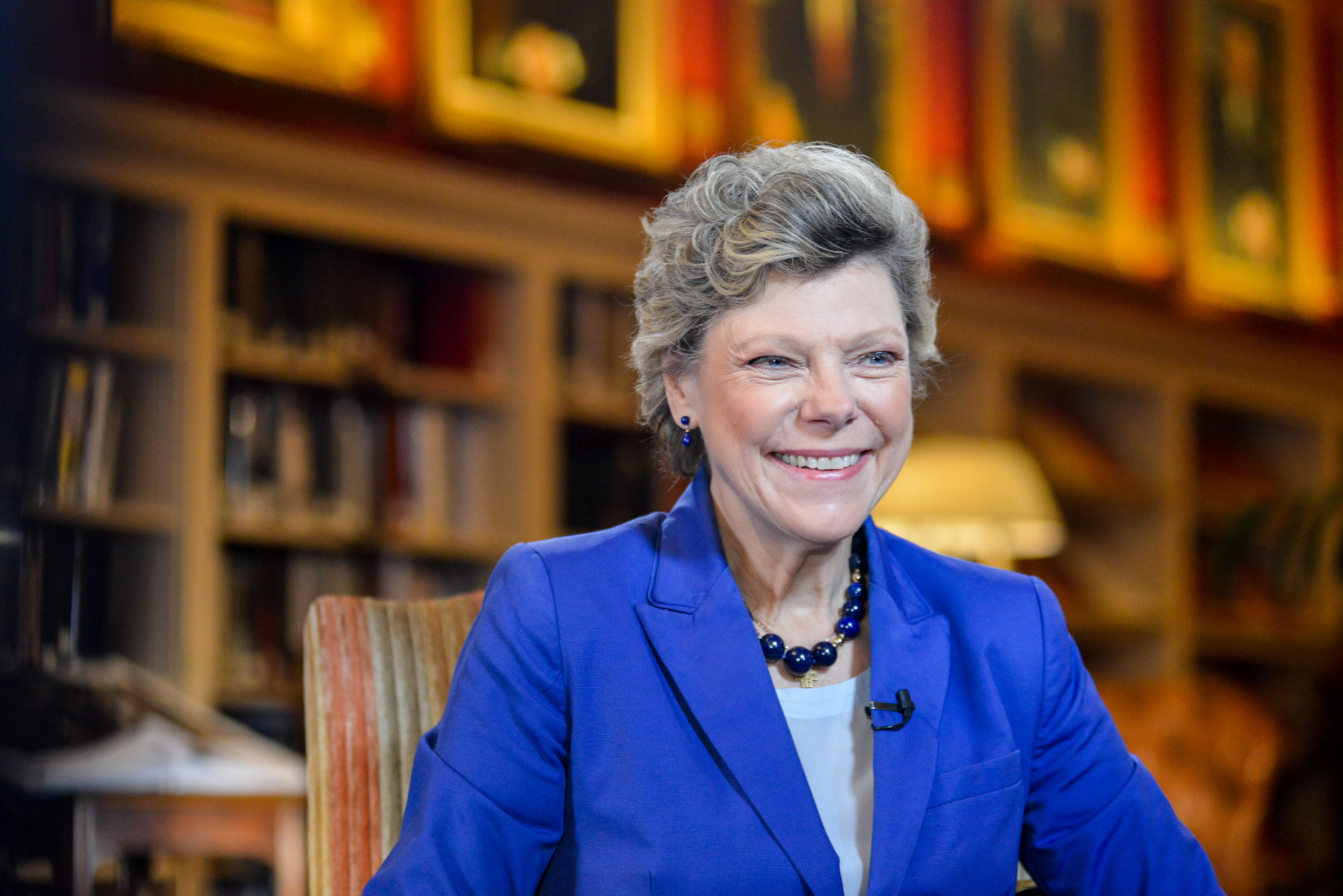 PHOTO: Cokie Roberts conducts an interview at the University Club in Washington, Oct. 29, 2015.