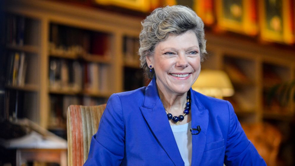 PHOTO: Cokie Roberts conducts an interview at the University Club in Washington, Oct. 29, 2015.