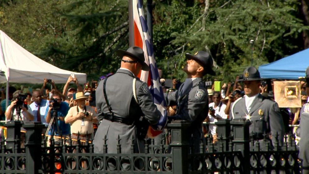 PHOTO: The confederate flag is removed in Charleston, South Carolina, July 10, 2015. 