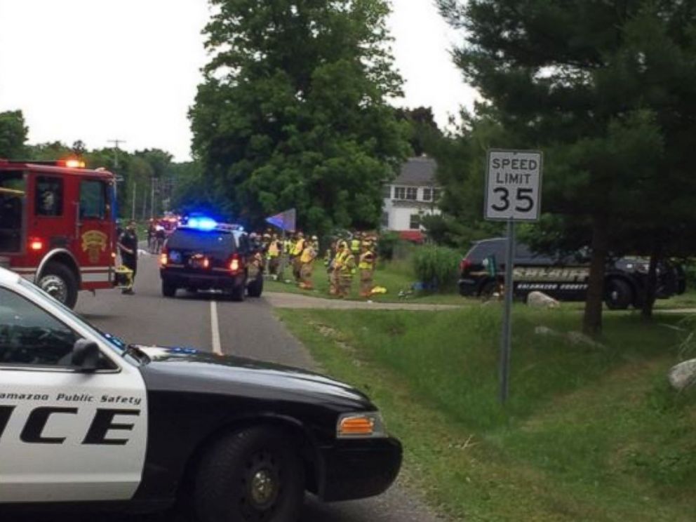 PHOTO: First responders at the scene of an accident in Kalamazoo, Michigan, that left 5 dead. 