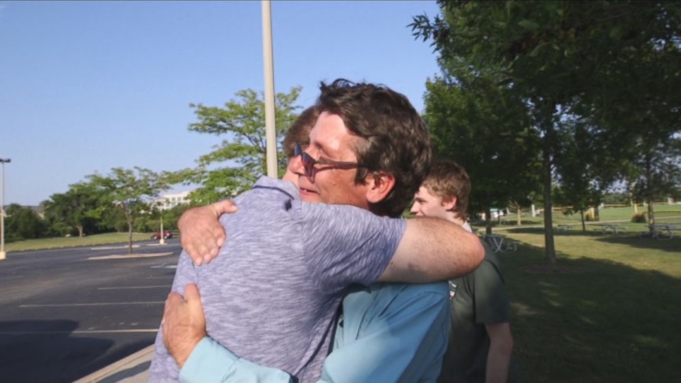 Half-brothers Bill Gillespie and Ken Cummins meet for the first time. 