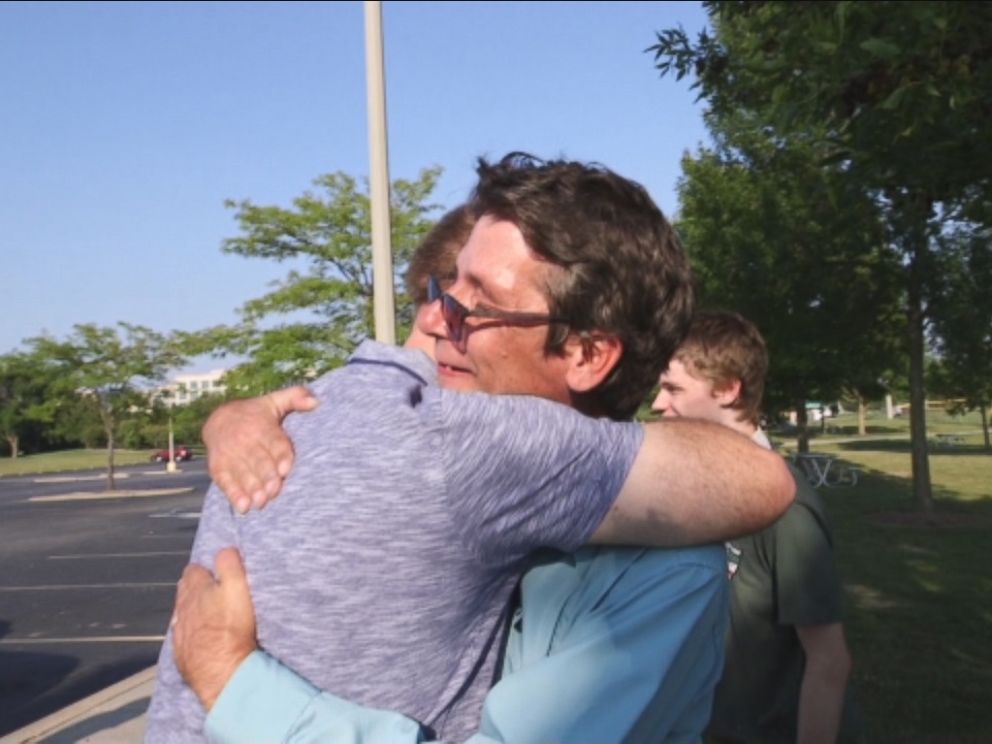 Half-brothers Bill Gillespie and Ken Cummins meet for the first time.
