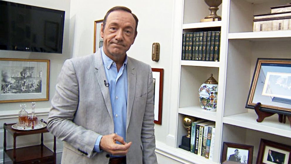 kevin-spacey-deals-a-great-hand-with-house-of-cards-abc-news