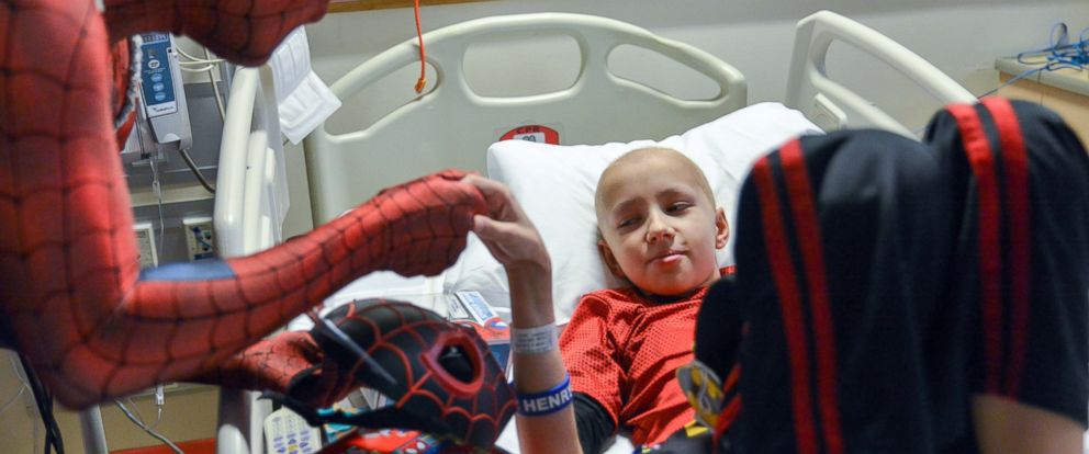 See Superheroes Surprise Sick Kids in Hospital - ABC News