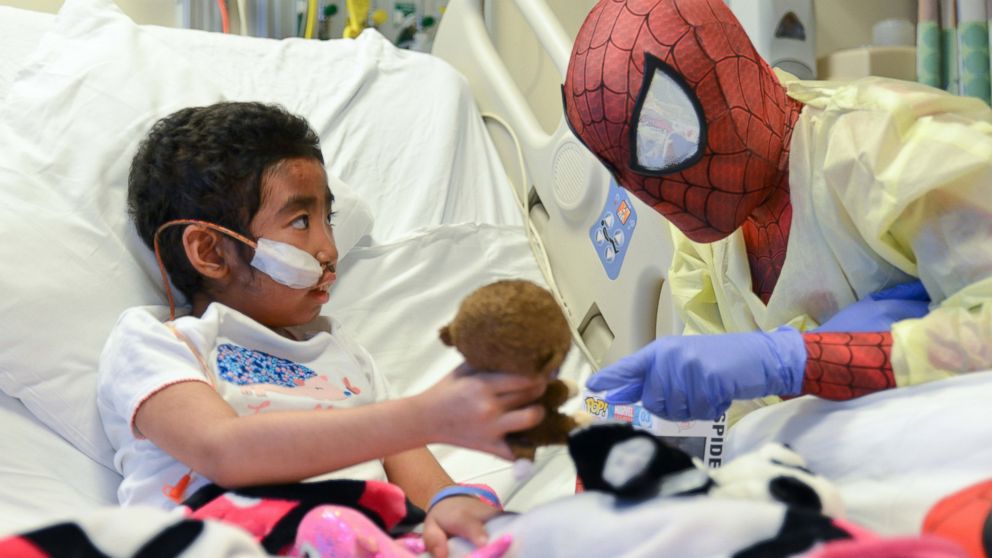 See Superheroes Surprise Sick Kids in Hospital - ABC News