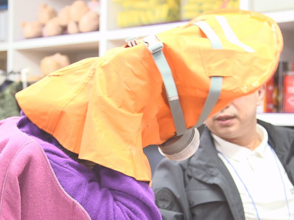 A woman in Seung Yup Woos survivalist class tries on a mask.