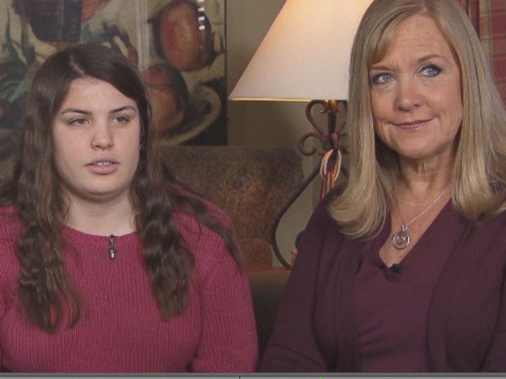PHOTO: Jean Medina, right, and her daughter, Sophia, left, speak to ABC News.