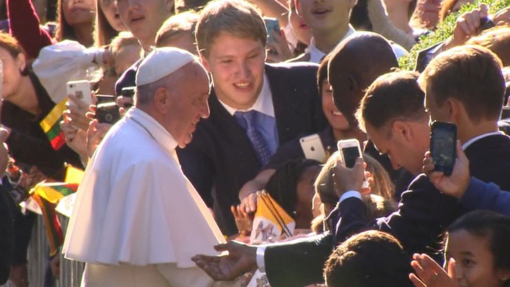 PHOTO: Pope Francis is greeted by a crowd in Washington, D.C. on Sept. 23, 2015.