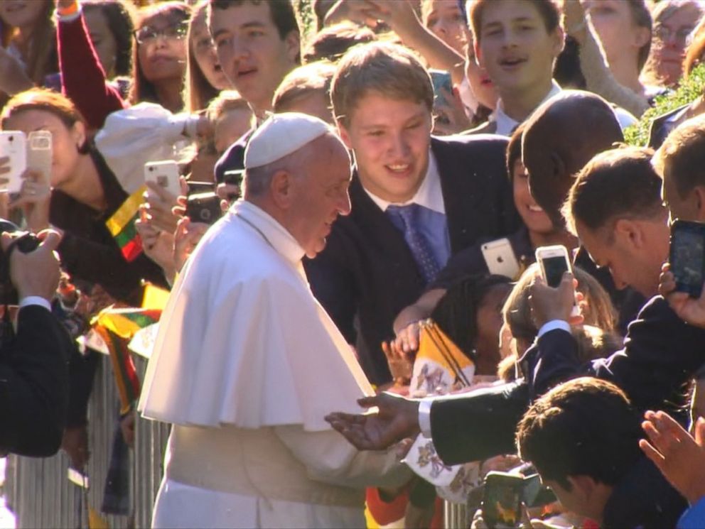 PHOTO: Pope Francis is greeted by a crowd in Washington, D.C. on Sept. 23, 2015.