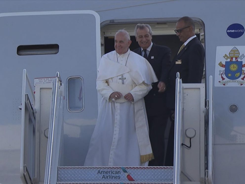 PHOTO: Pope Francis arrives in New York at JFK airport, Sept. 24, 2015.