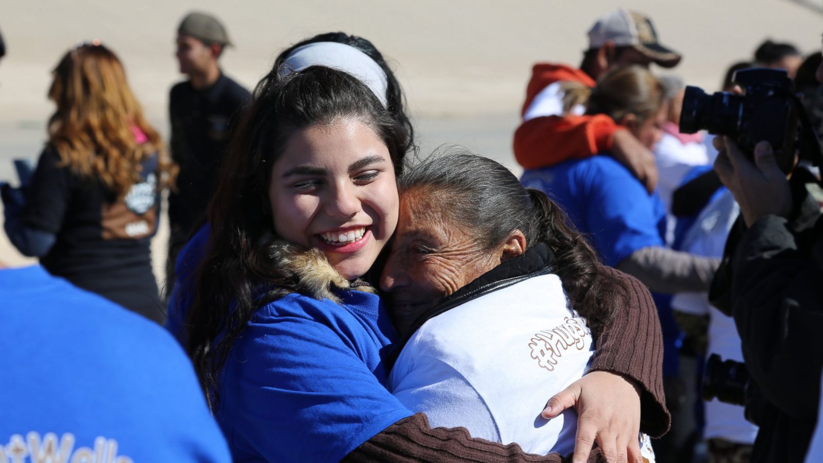 Families Separated by US-Mexico Border Reunite in 'Hugs Not Walls ...
