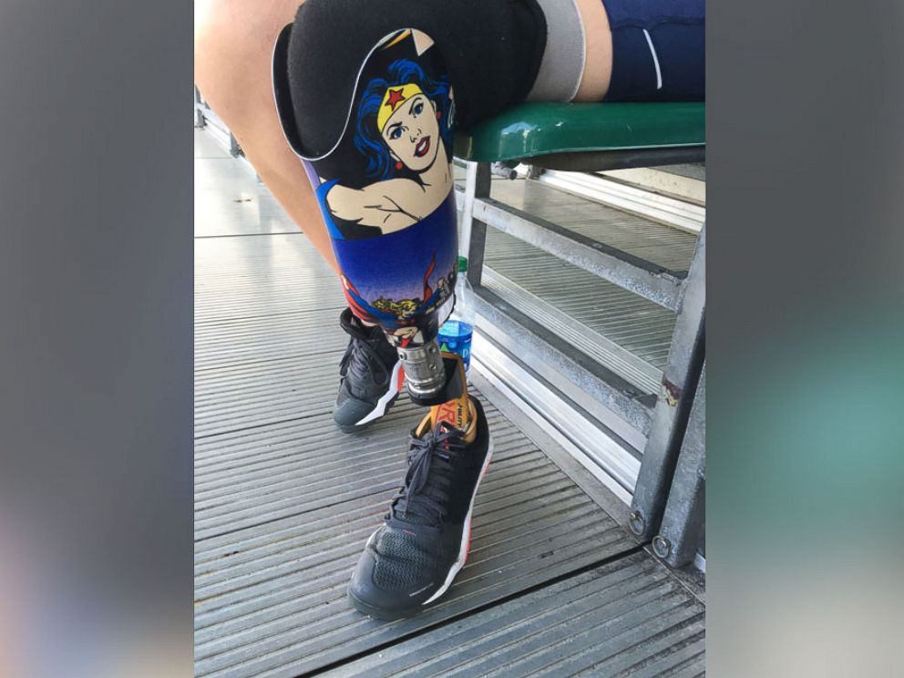 PHOTO: Sarah Rudder, who wears a prosthetic on her left leg, became the first American to win gold at the Invictus Games in Orlando, Florida.
