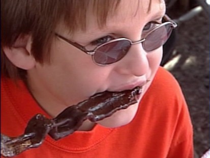 VIDEO: Wisconsin State Fair unveils chocolate-covered bacon.
