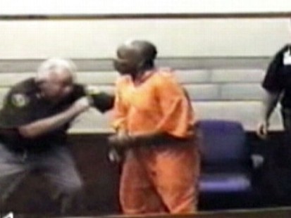 VIDEO: Court deputies take down a defendant who lunged at prosecutors.