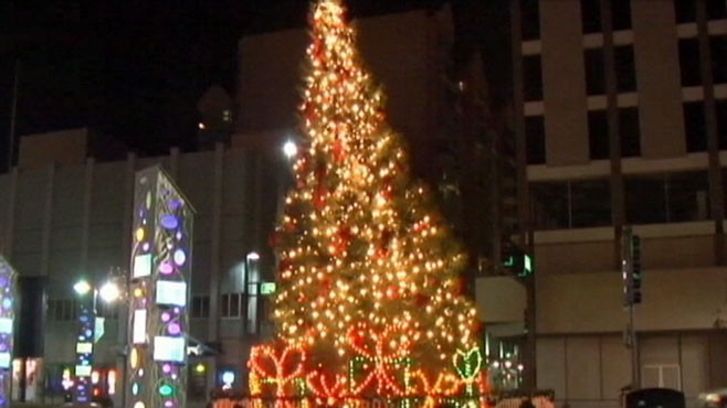 Reno, Nevada Celebrates With Crooked Christmas Tree Video - ABC News