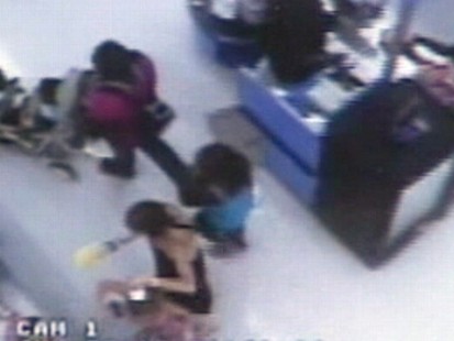 VIDEO: Two Florida women are accused of using toddlers to shoplift at Walmart.