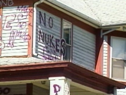 VIDEO: An Iowa man spray paints his home in order to get the town to tear it down.