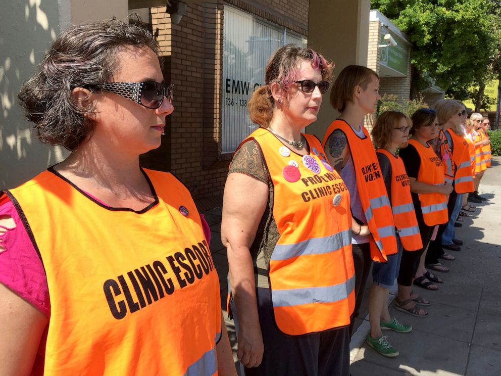 PHOTO: Escort volunteers line up outside the EMW Women's Surgical Center in Louisville, Ky., July 17, 2017. 