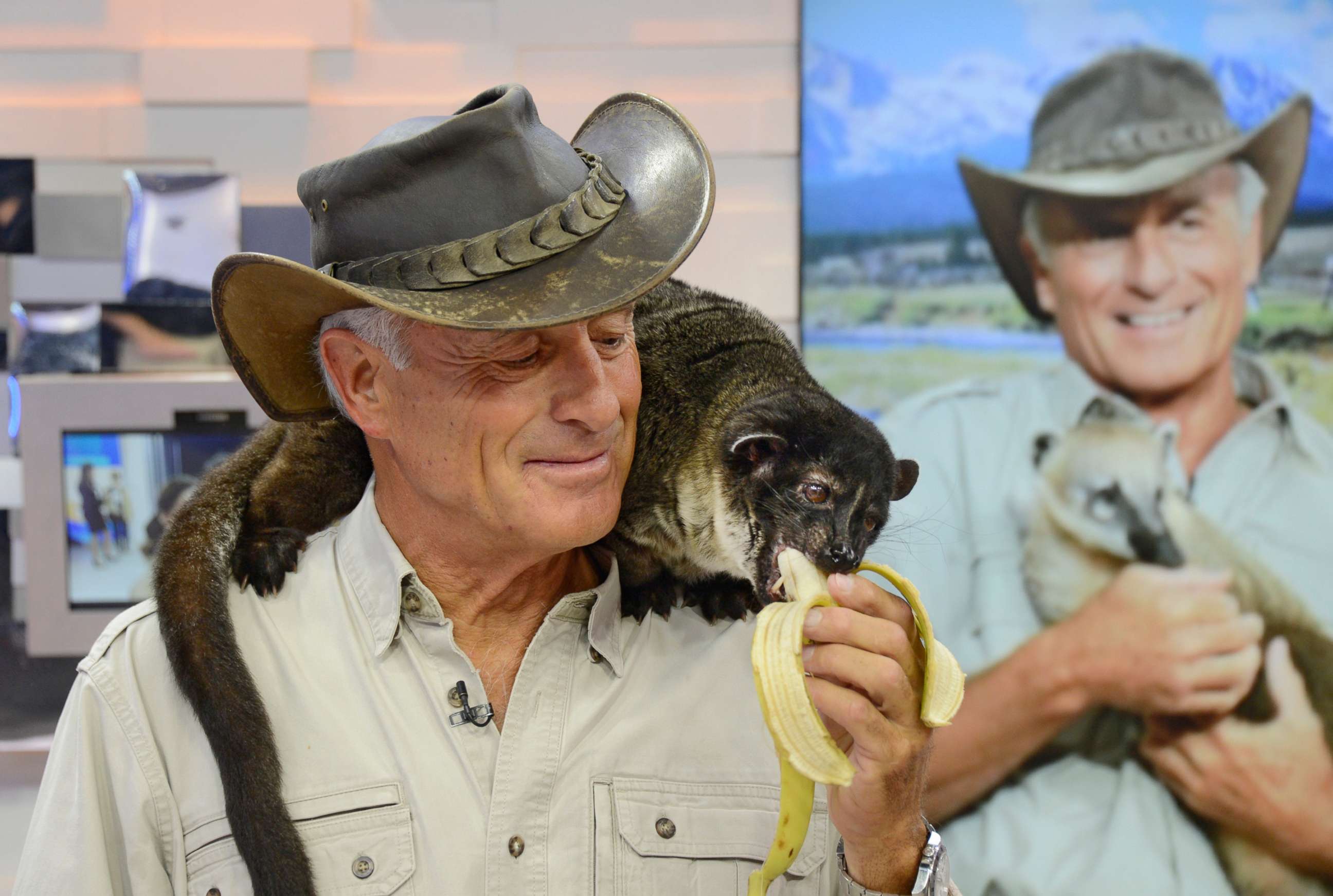 PHOTO: Jack Hanna brings an assortment of animals from the Columbus Zoo to ABC's "Good Morning America," on Nov. 4, 2015.