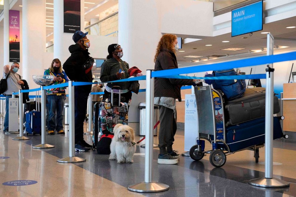 PHOTO: Travelers wait to check baggage at Los Angeles International Airport in Los Angeles, Nov. 18, 2020.