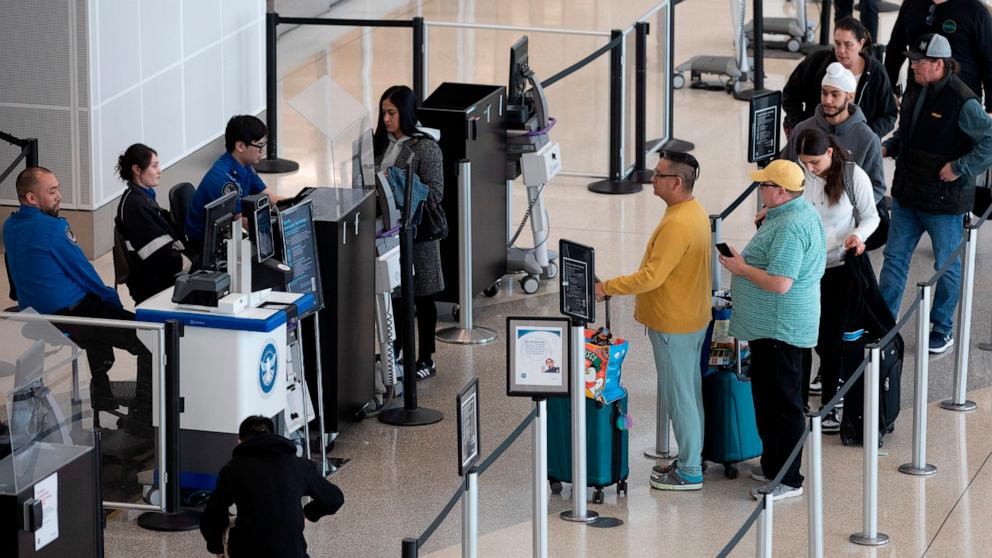 Thanksgiving Travel: TSA Breaks Record For Highest Number Of Daily ...