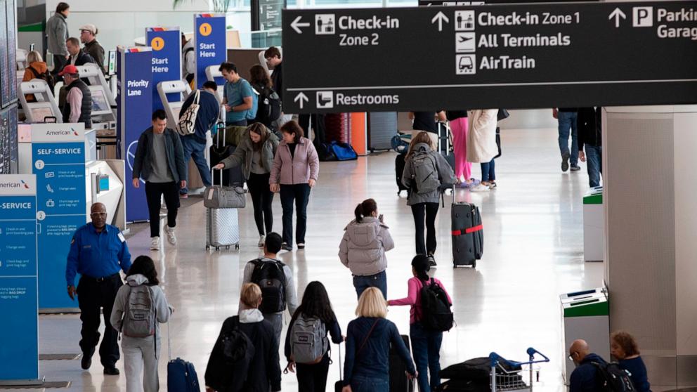 Thanksgiving travel: TSA breaks record for highest number of daily ...