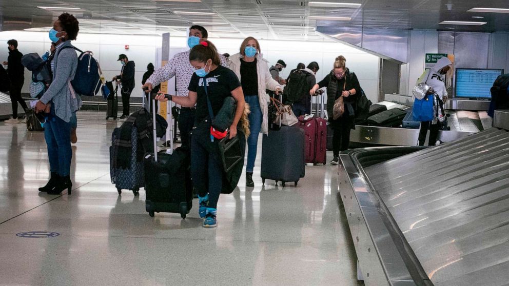 VIDEO: Travelers swarm airports ahead of Thanksgiving