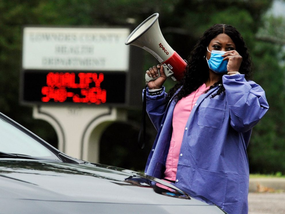 PHOTO: Health care worker Tonya Wilkes adjusts her mask while working at a Lowndes County coronavirus testing site in Hayneville, Ala., May 27, 2020.