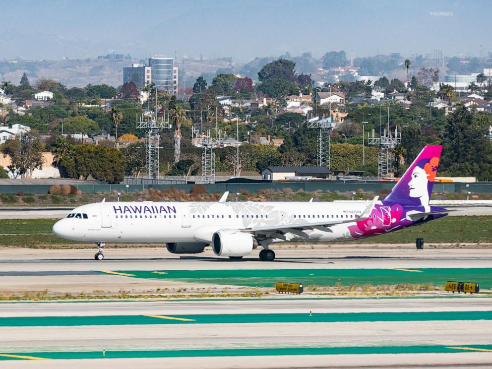 PHOTO: Hawaiian Airlines Airbus A321neo prepares for takeoff at Los Angeles International Airport during the Thanksgiving Day holiday on Nov. 24, 2022 in Los Angeles.