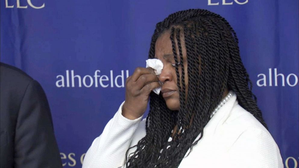PHOTO: Chicago resident Alberta Wilson has filed a federal civil rights lawsuit against the Chicago Police Department, alleging that officers used excessive force on her young children when executing a search warrant on her home.