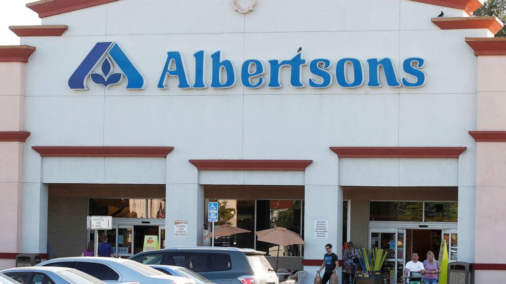 PHOTO: In this July, 17, 2012, file photo, customers leave an Albertsons grocery store with their purchases.