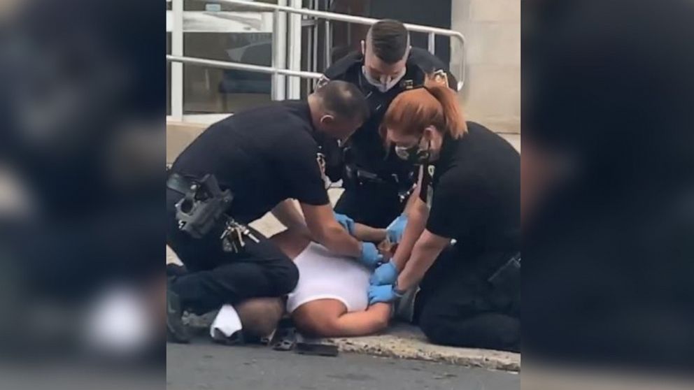 Investigation Launched After Video Appears To Show Officer Leaning On Mans Neck Abc News 2215