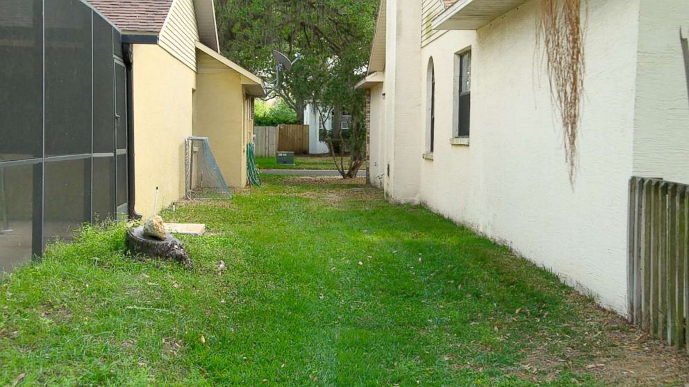 PHOTO: "There's no fence between our house and the neighbor's house, so anybody could walk back here," Mary McDonald said of the alley by her house, pictured here, in the neighborhood where baby Sabrina Aisenberg went missing from.