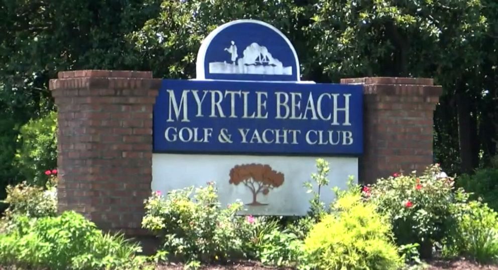 FOTOĞRAF: 24 Haziran 2022'de Güney Carolina, Myrtle Beach'te bir timsahın saldırısına uğrayan bir adam öldü.  Kurban göletten çıkarıldı ve timsah dışarı çıkarıldı ve olay yerinde ötenazi yapıldı.