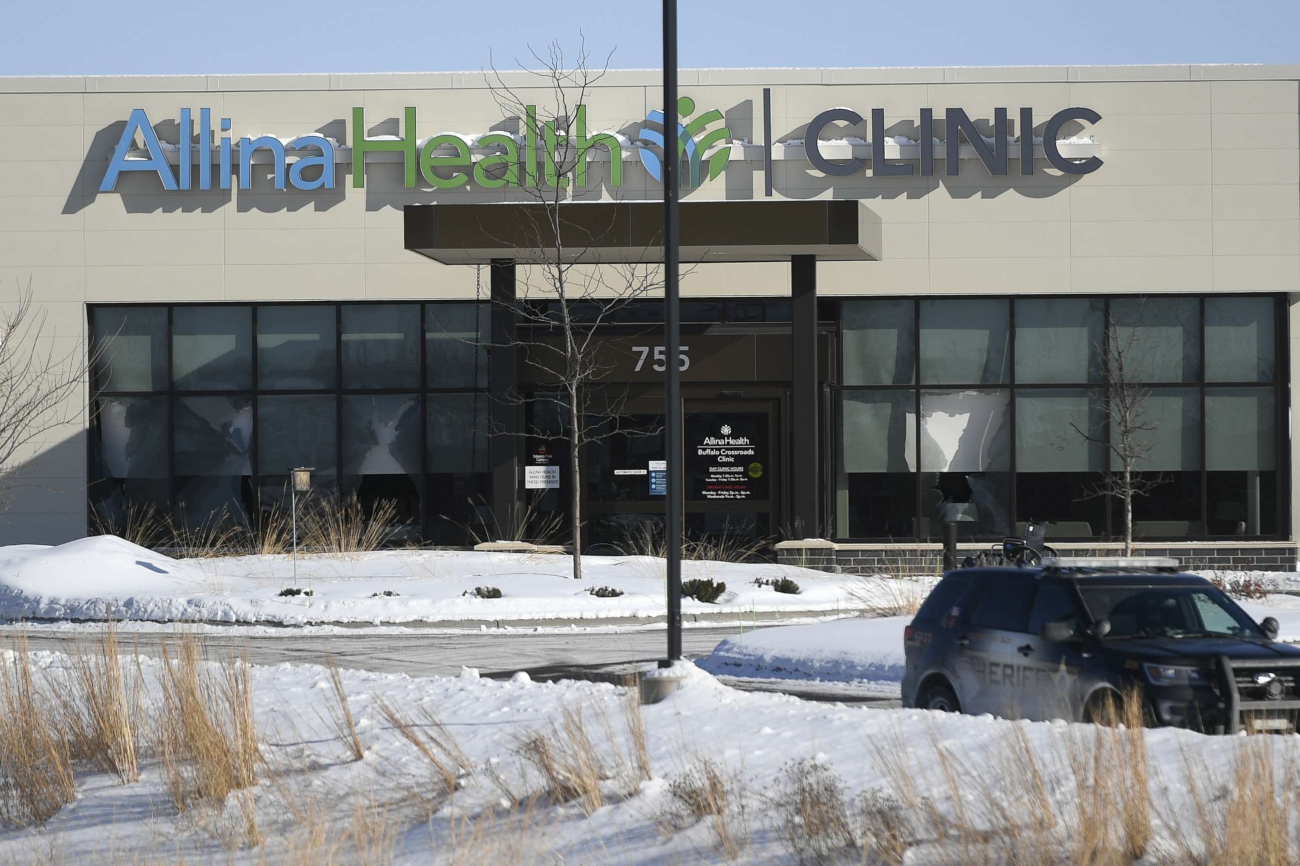 PHOTO: Police investigate a shooting in which at least five people were shot at a Allina Health clinic in Buffalo, Minn., Feb. 9, 2021.
