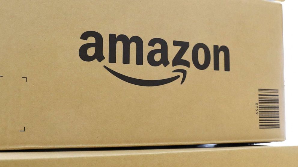 Police chief helps deliver Amazon packages left in the street - ABC News