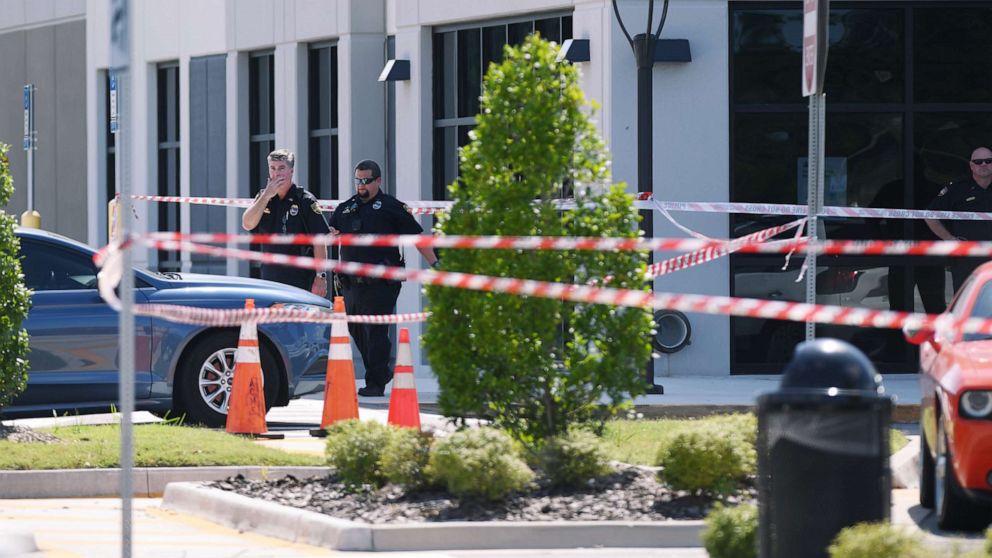 1 dead, 2 hurt in 'targeted' shooting outside Amazon fulfillment center ...