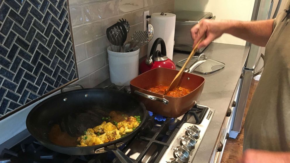 PHOTO: "GMA" tries out Amazon's new meal kit delivery service and prepares its Chicken Tikka Masala with Spiced Cauliflower and Peas dish. 