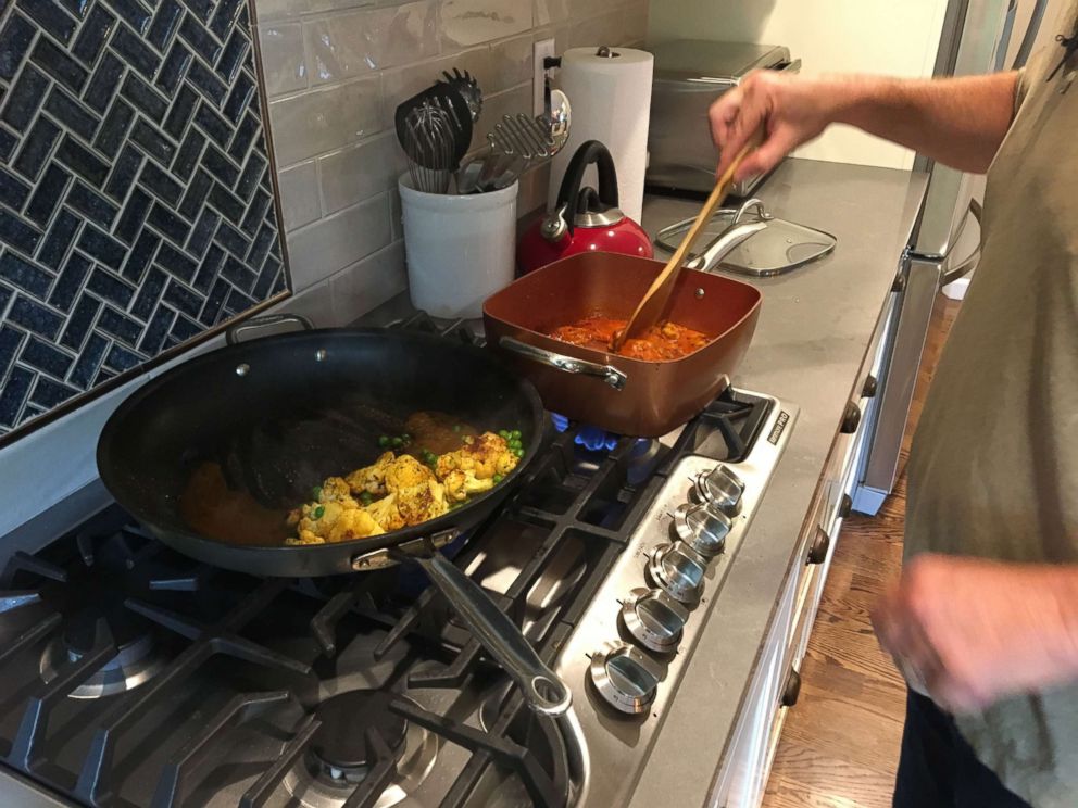 PHOTO: "GMA" tries out Amazon's new meal kit delivery service and prepares its Chicken Tikka Masala with Spiced Cauliflower and Peas dish. 