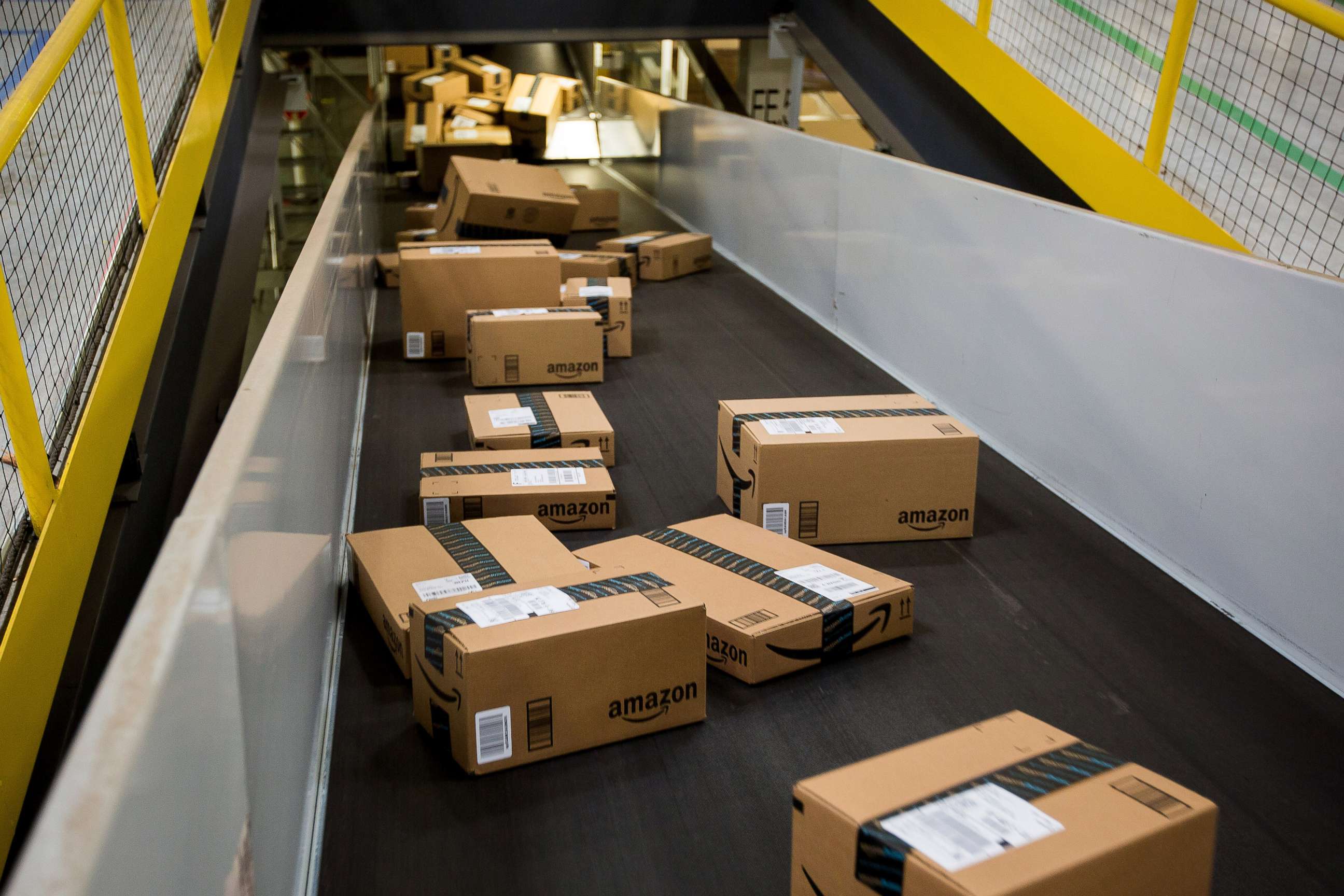 PHOTO: Boxes move along a conveyor belt at an Amazon.com Inc. fulfillment center in New Jersey, Nov. 30, 2015.