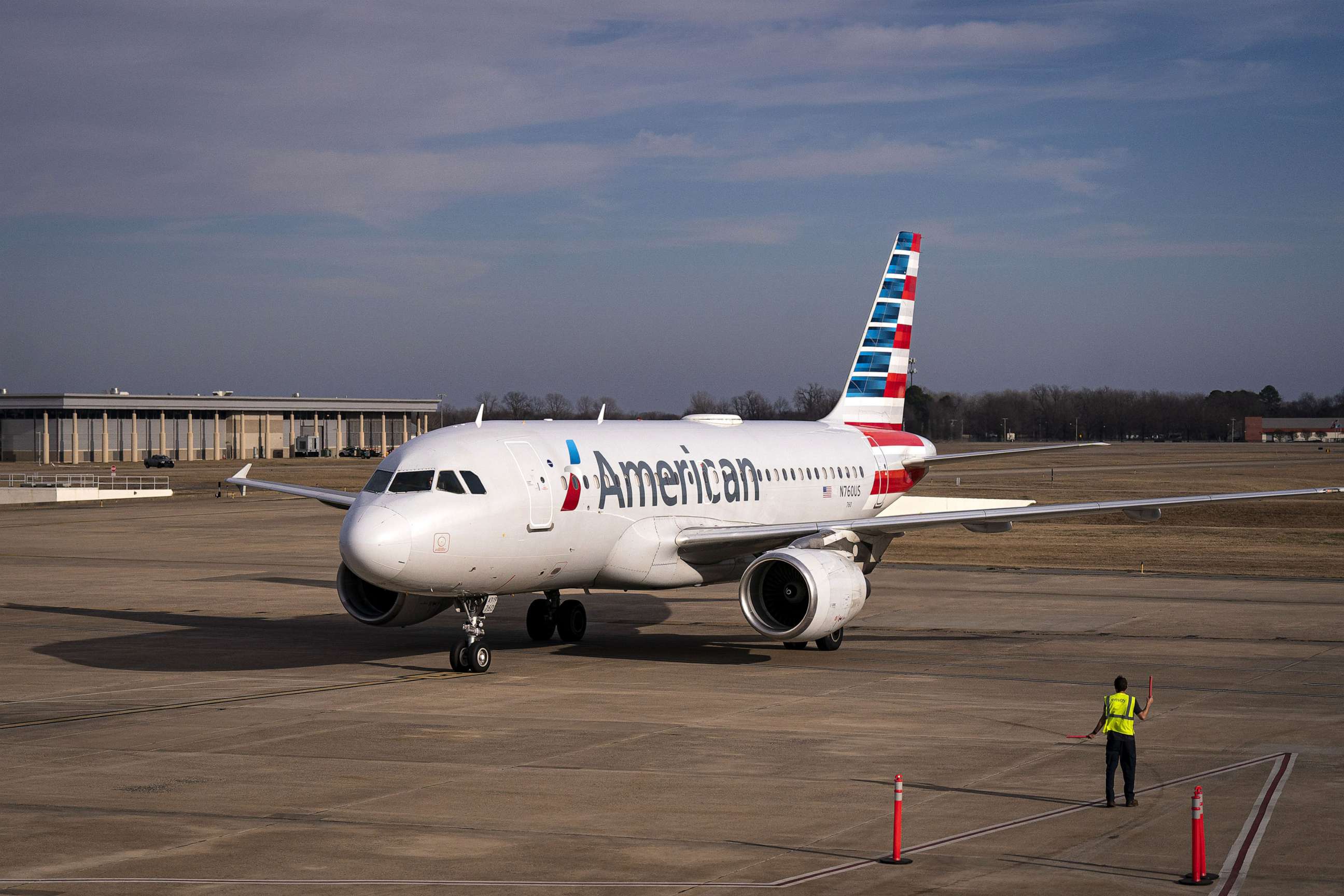 PHOTO: An American Airlines plane taxis to a gate at Bill and Hillary Clinton National Airport (LIT) in Little Rock, Ark., on Jan. 11, 2023.