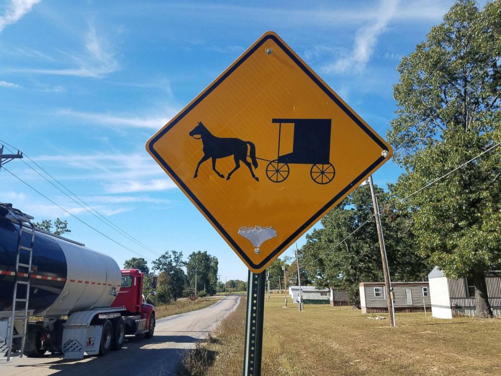 PHOTO: A sign on Shafer Road near Licking, Mo., warns drivers about Amish buggies.