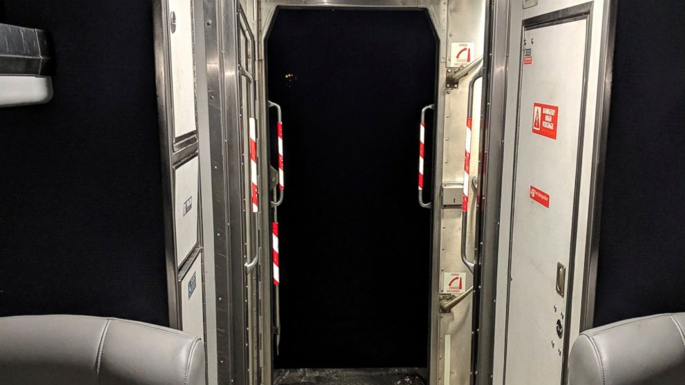 VIDEO: Amtrak train separates on tracks in New York 