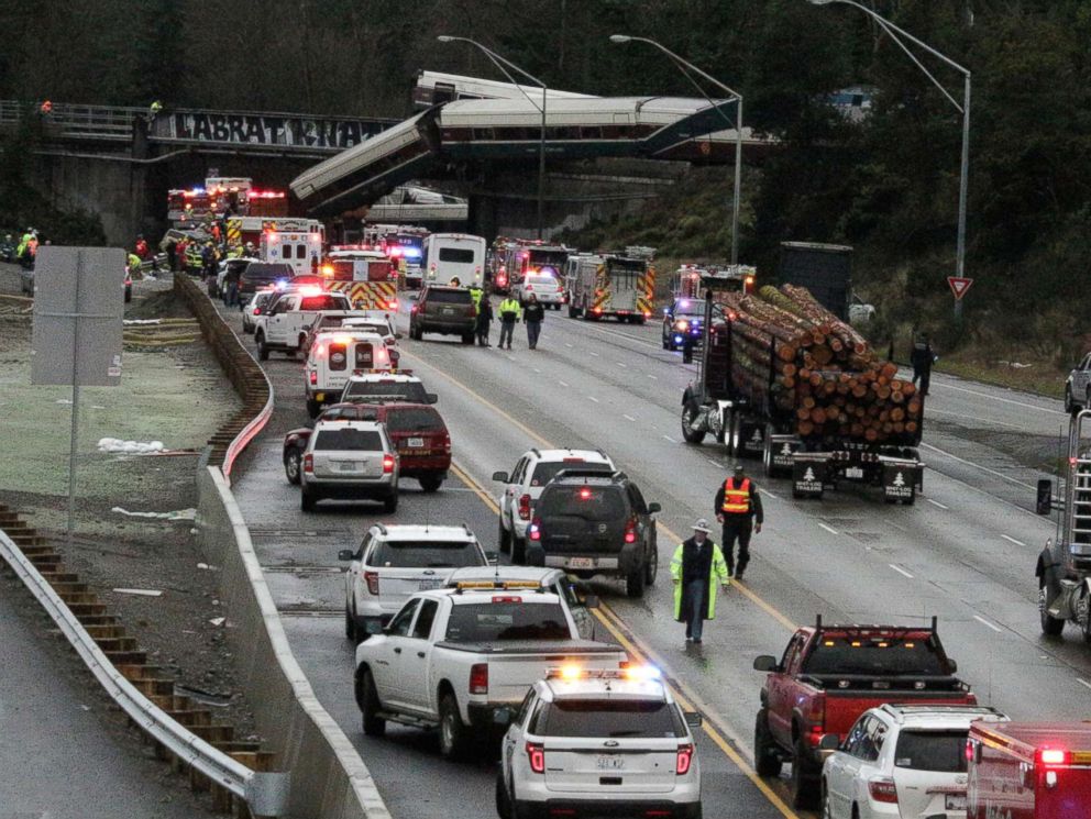 At Least 3 Dead After Amtrak Train Derails Going 80 Mph In 30-mph Zone ...