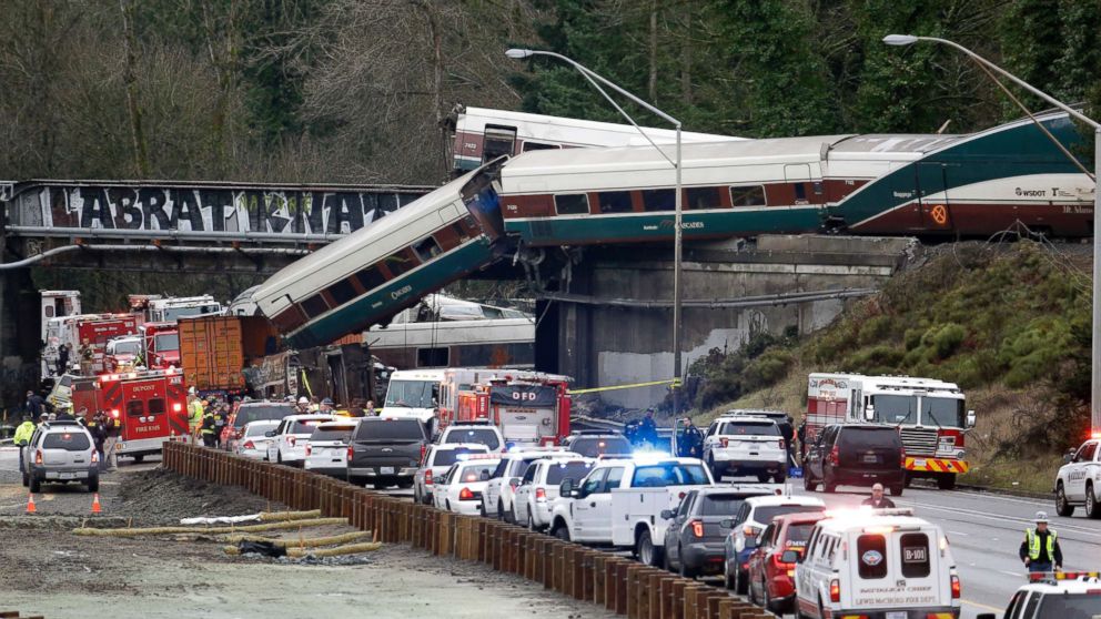 VIDEO: At least 3 dead after Amtrak train derails