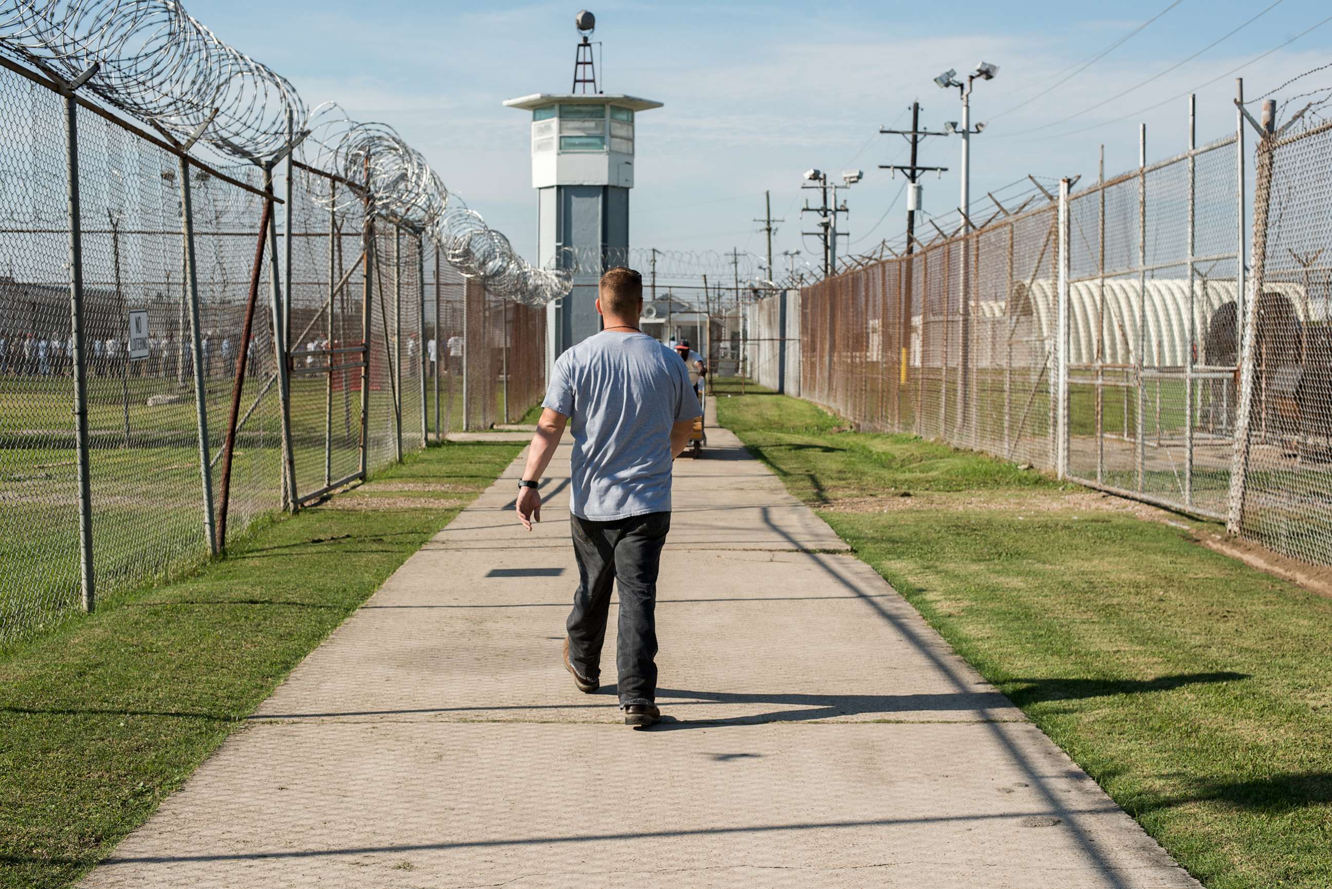 PHOTO: In this Oct. 14, 2013, file photo, a prisoner walks thru a fenced section toward a guard tower at Angola Prison, in Louisiana.